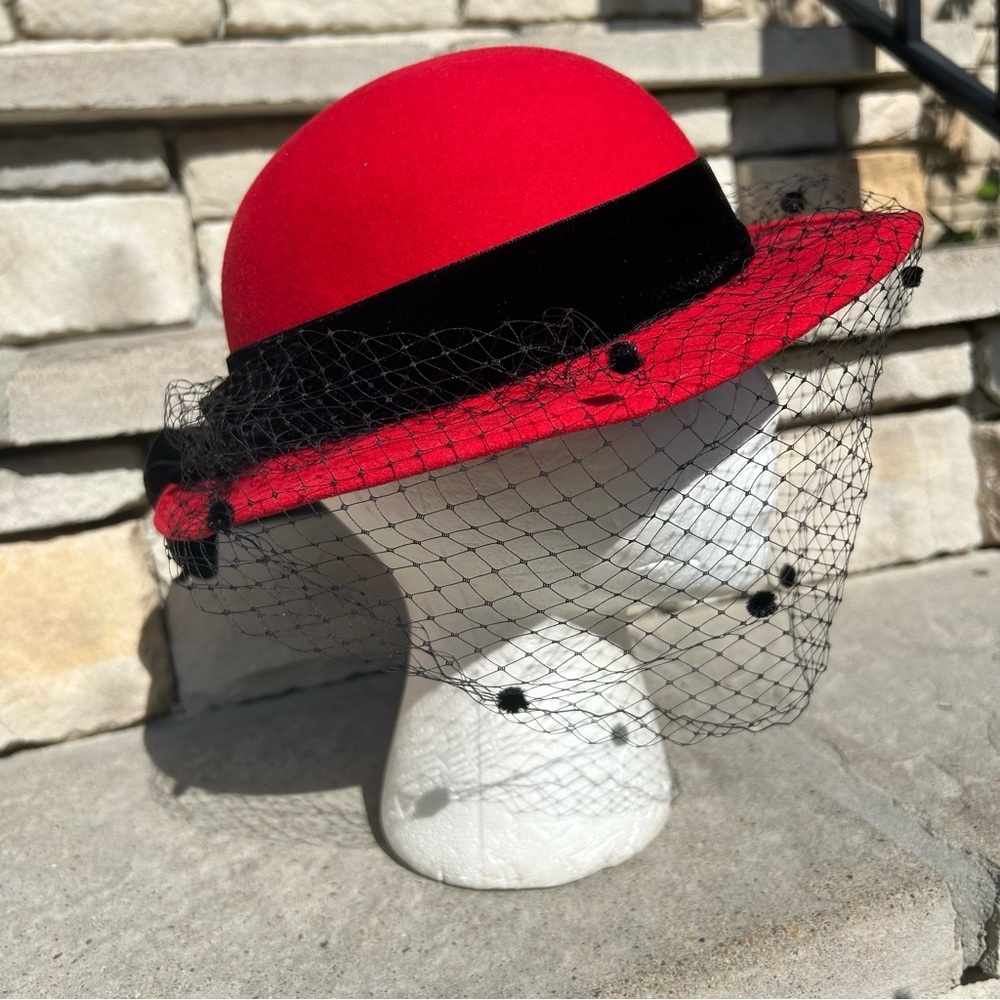Vintage Liz Claiborne 100% wool made in USA red hat with front net vail